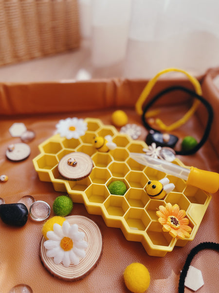 Honey, Bees & Flowers #SmallWorldPlay